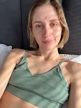 Snapshot of Feral_berry_8133 chatting on February 18, 2025, 6:26 am Feral berry 8133 online show from February 18, 2025, 6:26 am