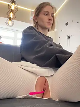 Snapshot of Feral_berry_8133 chatting on February 25, 2025, 12:34 pm Feral berry 8133 online show from February 25, 2025, 12:34 pm