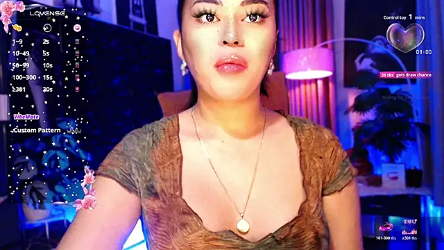 Thalia Cambridge online show from November 14, 2025, 11:35 pm