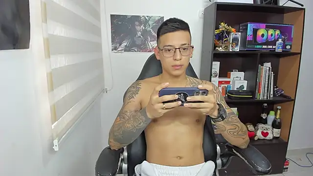 Snapshot of SIXXTOLOVE18 chatting on March 5, 2025, 7:49 pm SIXXTOLOVE18 online show from March 5, 2025, 7:49 pm