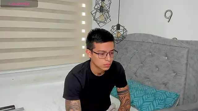 Snapshot of SIXXTOLOVE18 chatting on February 13, 2026, 9:44 pm SIXXTOLOVE18 online show from February 13, 2026, 9:44 pm