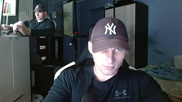 PoliglotJoe online show from October 13, 2025, 2:44 am