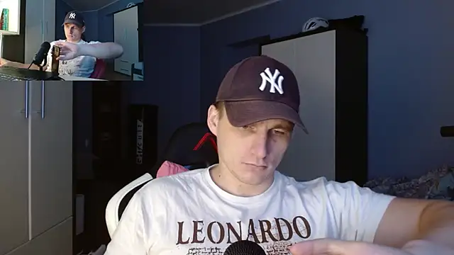 PoliglotJoe online show from October 30, 2025, 12:17 pm