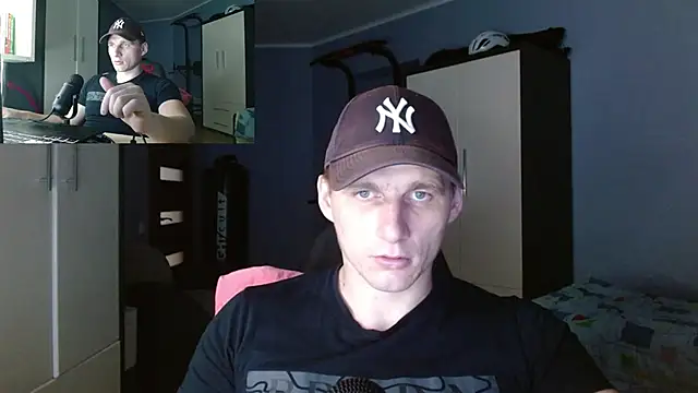 PoliglotJoe online show from November 3, 2025, 7:37 pm