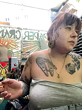 Snapshot of evacheers chatting on September 14, 2025, 3:44 pm evacheers online show from September 14, 2025, 3:44 pm