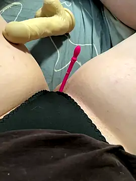 katcclovea online show from November 3, 2025, 4:36 am