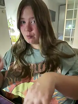 remirann  online show from September 10, 2025, 6:19 pm