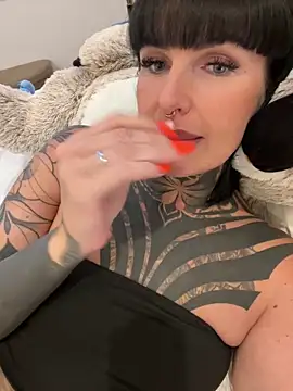 InkedBiitch online show from June 3, 2026, 5:18 pm