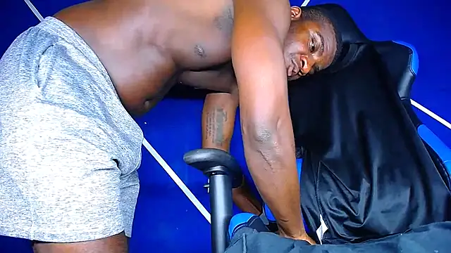 MAXJONES 2 online show from September 23, 2025, 11:41 pm