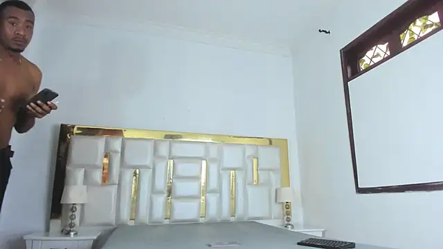 Kylieandjhonny online show from March 5, 2025, 6:45 pm