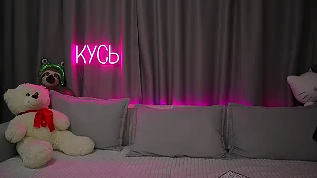  LadyMargo  online show from November 15, 2025, 12:19 am