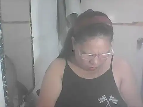 hotwet mama4uxx online show from March 5, 2025, 2:23 pm