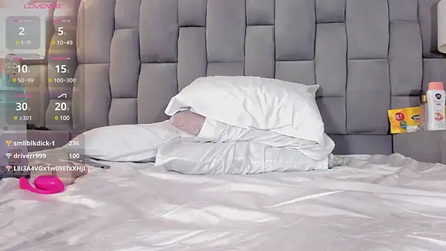 Snapshot of Rianamanson chatting on March 5, 2025, 8:21 am Rianamanson online show from March 5, 2025, 8:21 am