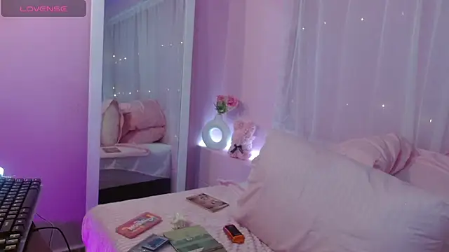 Sweetcristin online show from June 26, 2026, 3:22 am