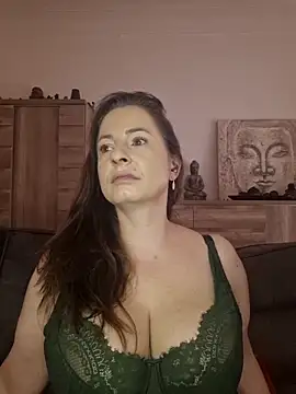 cristalines online show from November 10, 2025, 11:53 am