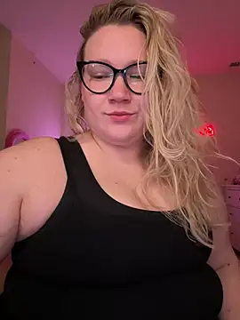 PiggyRose online show from March 19, 2025, 12:26 am