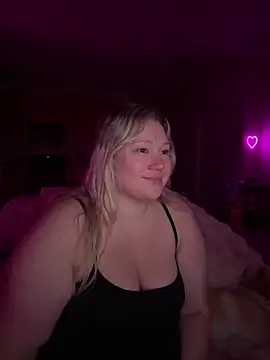 Snapshot of PiggyRose chatting on June 11, 2026, 1:27 am PiggyRose online show from June 11, 2026, 1:27 am