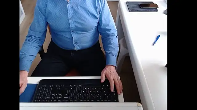 dutchpornking online show from March 6, 2026, 7:27 am