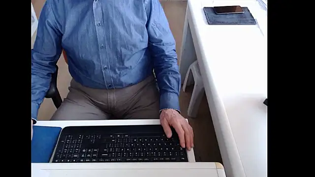 dutchpornking online show from March 16, 2026, 7:23 am