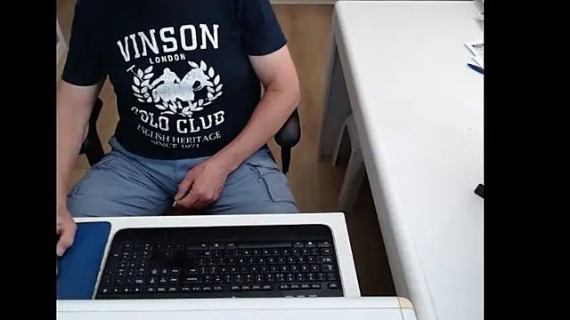 dutchpornking online show from June 18, 2026, 10:52 am