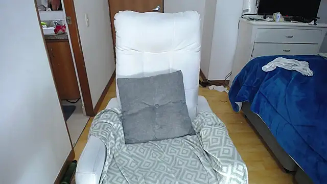 mondirty70 online show from December 15, 2024, 6:51 am