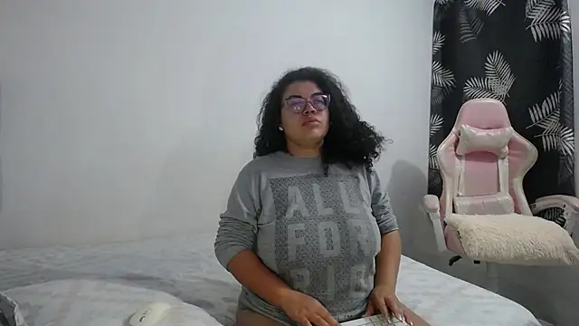 mabigomez00 online show from February 25, 2026, 9:19 am