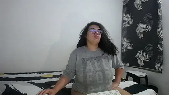 mabigomez00 online show from April 2, 2026, 7:06 am