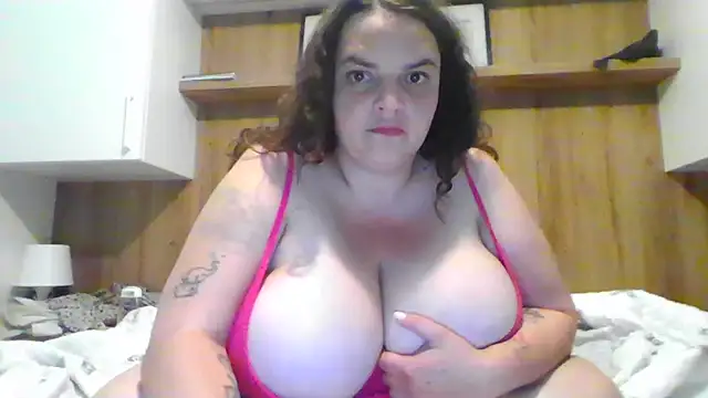 Snapshot of Lantti_Irres chatting on July 12, 2026, 9:39 pm Lantti Irres online show from July 12, 2026, 9:39 pm