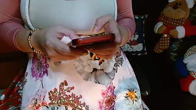 Snapshot of AnnyelinnaLove chatting on December 15, 2024, 12:38 pm AnnyelinnaLove online show from December 15, 2024, 12:38 pm