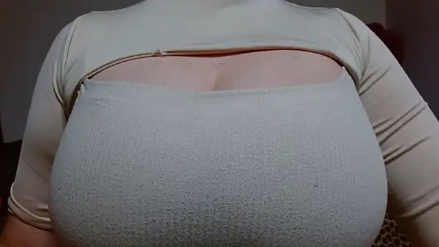 Snapshot of AnnyelinnaLove chatting on February 2, 2025, 3:43 am AnnyelinnaLove online show from February 2, 2025, 3:43 am