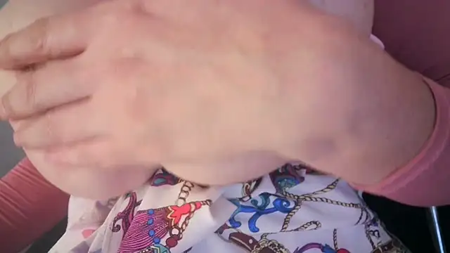 Snapshot of AnnyelinnaLove chatting on February 11, 2025, 2:35 am AnnyelinnaLove online show from February 11, 2025, 2:35 am