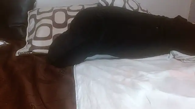 Snapshot of AnnyelinnaLove chatting on March 15, 2025, 11:29 am AnnyelinnaLove online show from March 15, 2025, 11:29 am