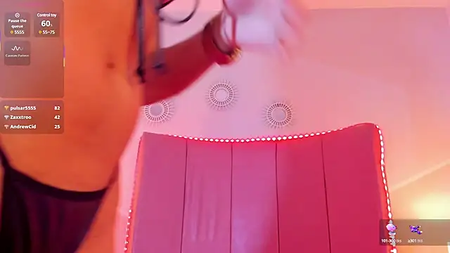 sofia castrillon online show from February 28, 2025, 6:43 am