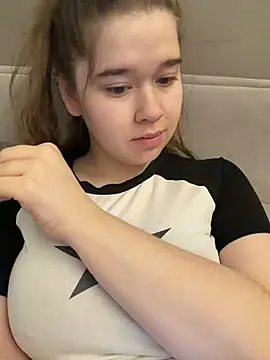 HornyGirlH online show from April 18, 2026, 4:27 am