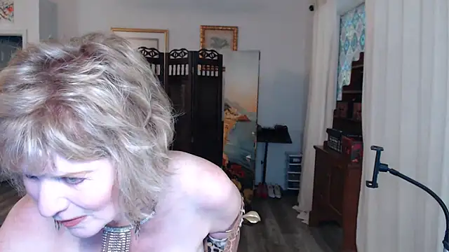 Snapshot of SindeeDix chatting on May 2, 2026, 12:43 pm SindeeDix online show from May 2, 2026, 12:43 pm