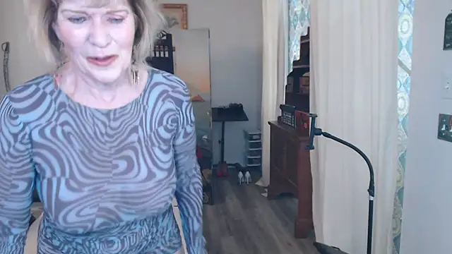 Snapshot of SindeeDix chatting on May 7, 2026, 2:11 pm SindeeDix online show from May 7, 2026, 2:11 pm