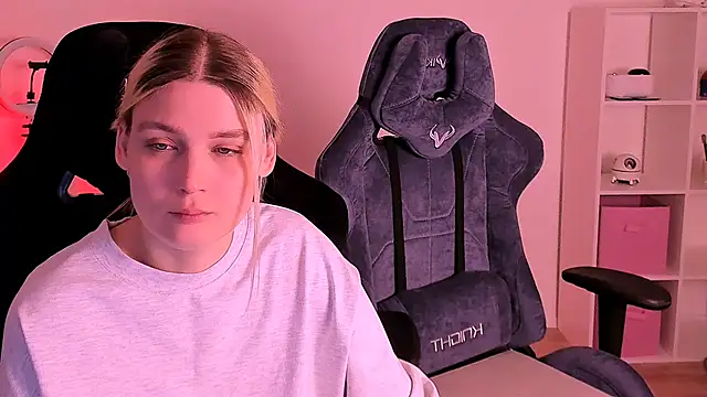 Snapshot of hotblonds chatting on December 19, 2024, 6:34 am hotblonds online show from December 19, 2024, 6:34 am