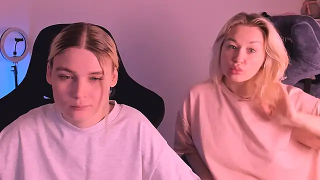 Snapshot of hotblonds chatting on January 5, 2025, 3:34 pm hotblonds online show from January 5, 2025, 3:34 pm