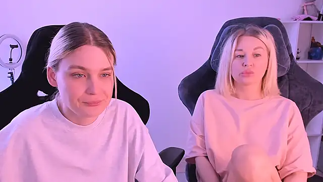 Snapshot of hotblonds chatting on January 13, 2025, 10:03 am hotblonds online show from January 13, 2025, 10:03 am