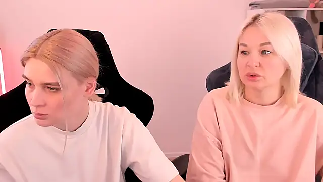 Snapshot of hotblonds chatting on March 6, 2025, 10:52 am hotblonds online show from March 6, 2025, 10:52 am