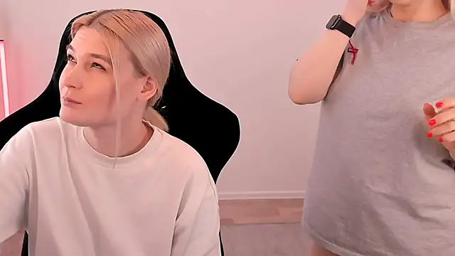 Snapshot of hotblonds chatting on March 14, 2025, 10:50 am hotblonds online show from March 14, 2025, 10:50 am