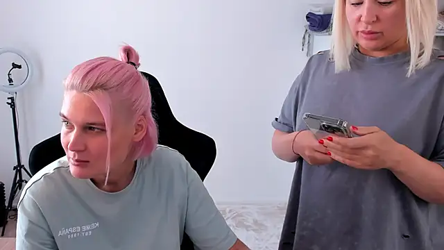 Snapshot of hotblonds chatting on September 27, 2025, 10:53 am hotblonds online show from September 27, 2025, 10:53 am