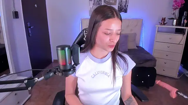 Amaia Daniells online show from February 3, 2025, 3:53 am