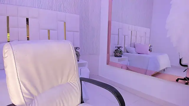 Meghan stonne  online show from October 25, 2025, 6:57 pm