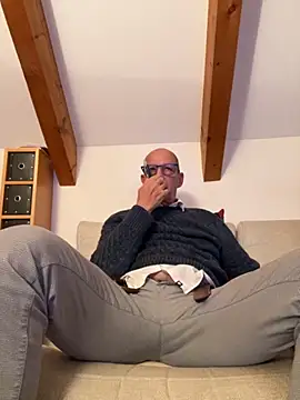 Relnnet online show from October 26, 2025, 4:46 pm