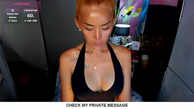 Snapshot of QuiinMollyXxX chatting on June 24, 2026, 4:11 am QuiinMollyXxX online show from June 24, 2026, 4:11 am