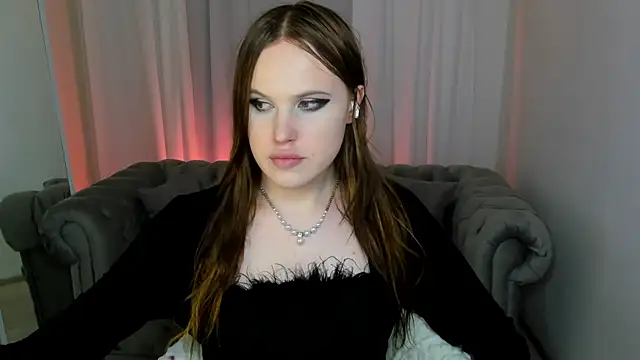 EffieMinki online show from July 28, 2026, 8:34 pm
