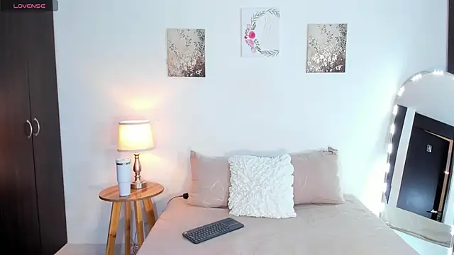 SarahCinnamon- online show from January 13, 2026, 8:14 pm