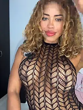 SarahCinnamon- online show from April 9, 2026, 8:47 pm