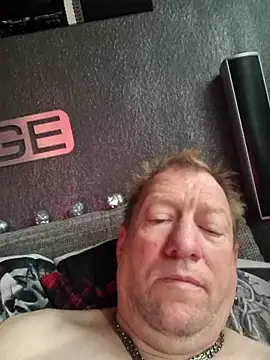 tomtom111111 online show from September 28, 2025, 9:25 am